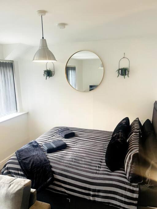 #215 1 Bed Serviced Apartment Derby Exterior photo