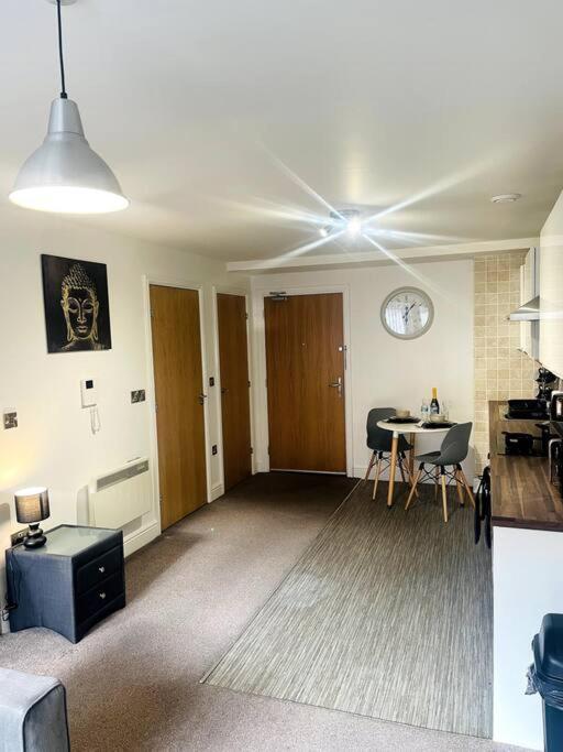 #215 1 Bed Serviced Apartment Derby Exterior photo